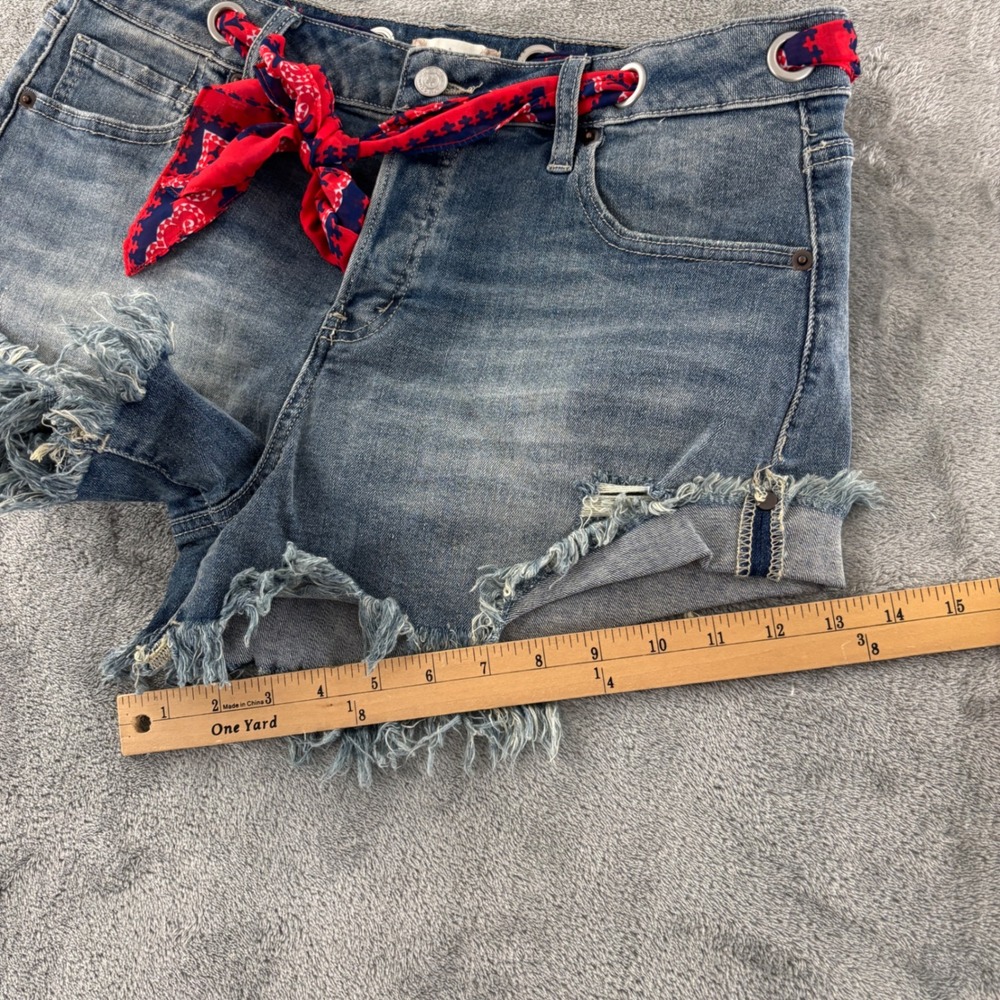 Altar'd State Denim Cutoff Short Womens 31 Medium Wash Frayed Scarf Belt 24020AS - Picture 10 of 11